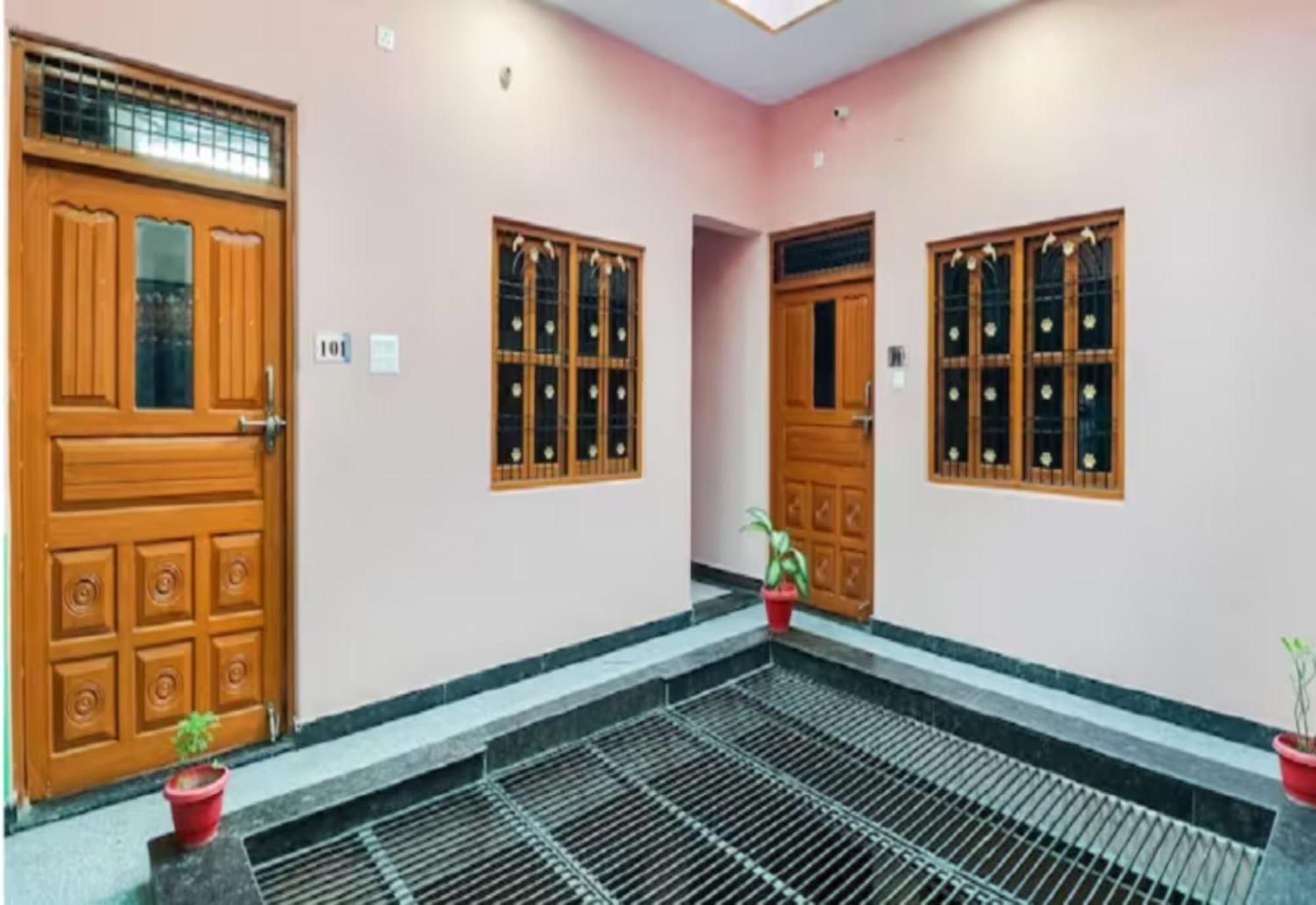Hotel Grg H R Near Dashashwamedh Ghat Varanasi